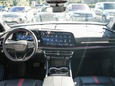 Used 2024 Chevrolet Traverse RS FWD image 13