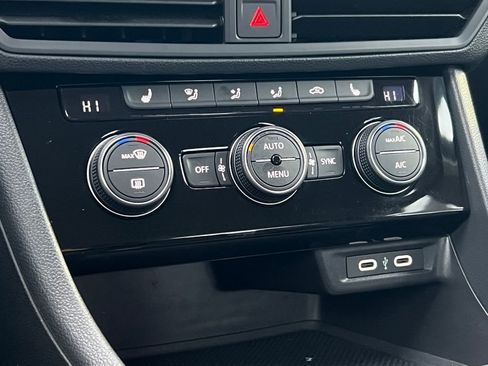 Used 2024 Volkswagen Jetta SE image 24