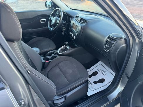 Used 2017 Kia Soul image 11