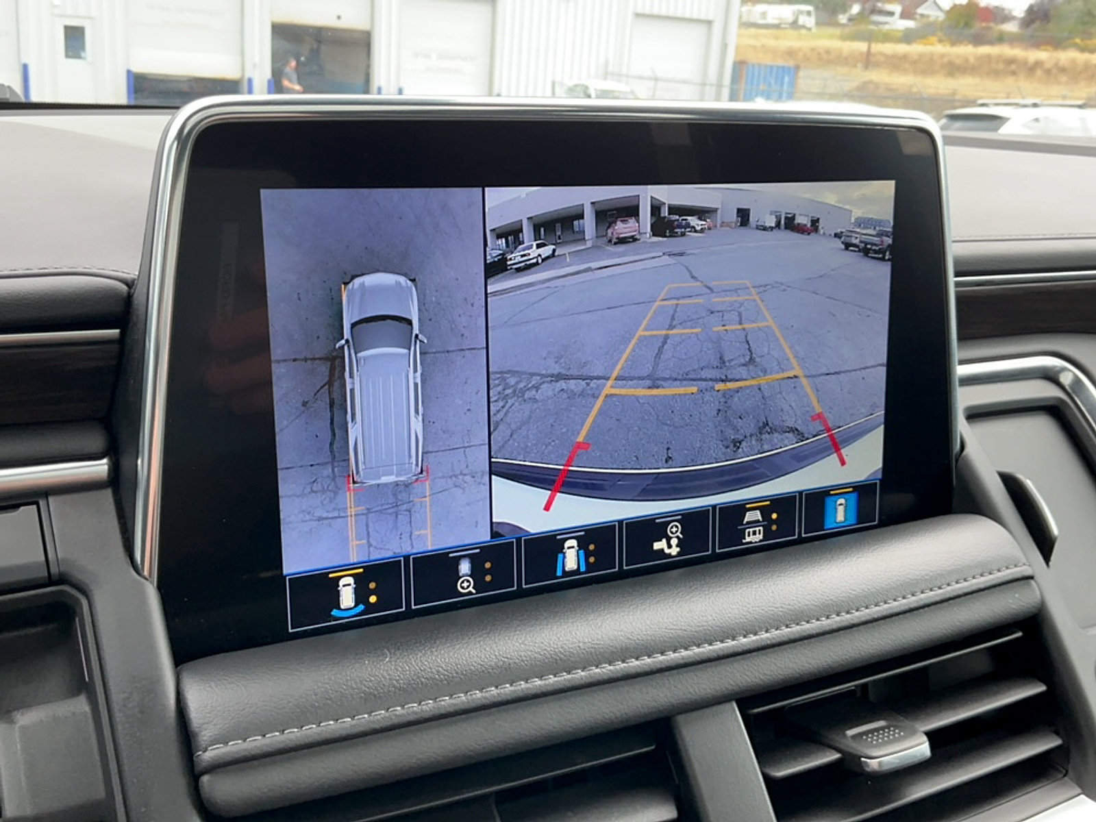 Used 2021 Chevrolet Tahoe LT w/ LT Signature Package AWD/4WD image 18