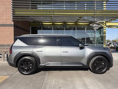 Used 2024 Kia EV9 Wind image 9