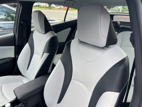 Used 2016 Toyota Prius FWD image 19