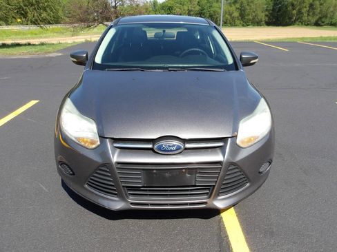 Used 2014 Ford Focus SE w/ SE Winter Package FWD image 9