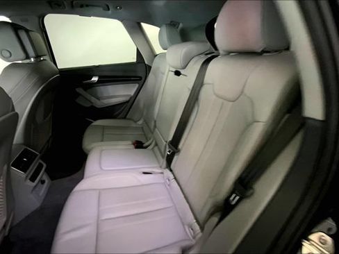 Used 2019 Audi Q5 2.0T Premium Plus w/ Premium Plus Package AWD/4WD image 12