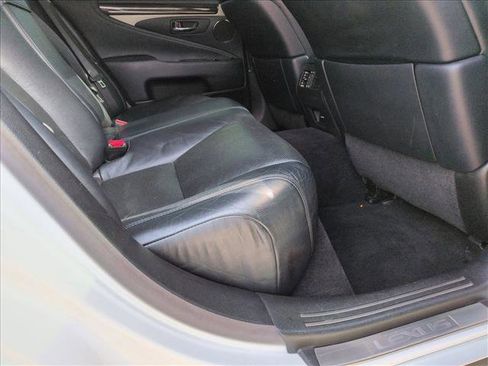 Used 2013 Lexus LS 460 AWD w/ Comfort Pkg image 21
