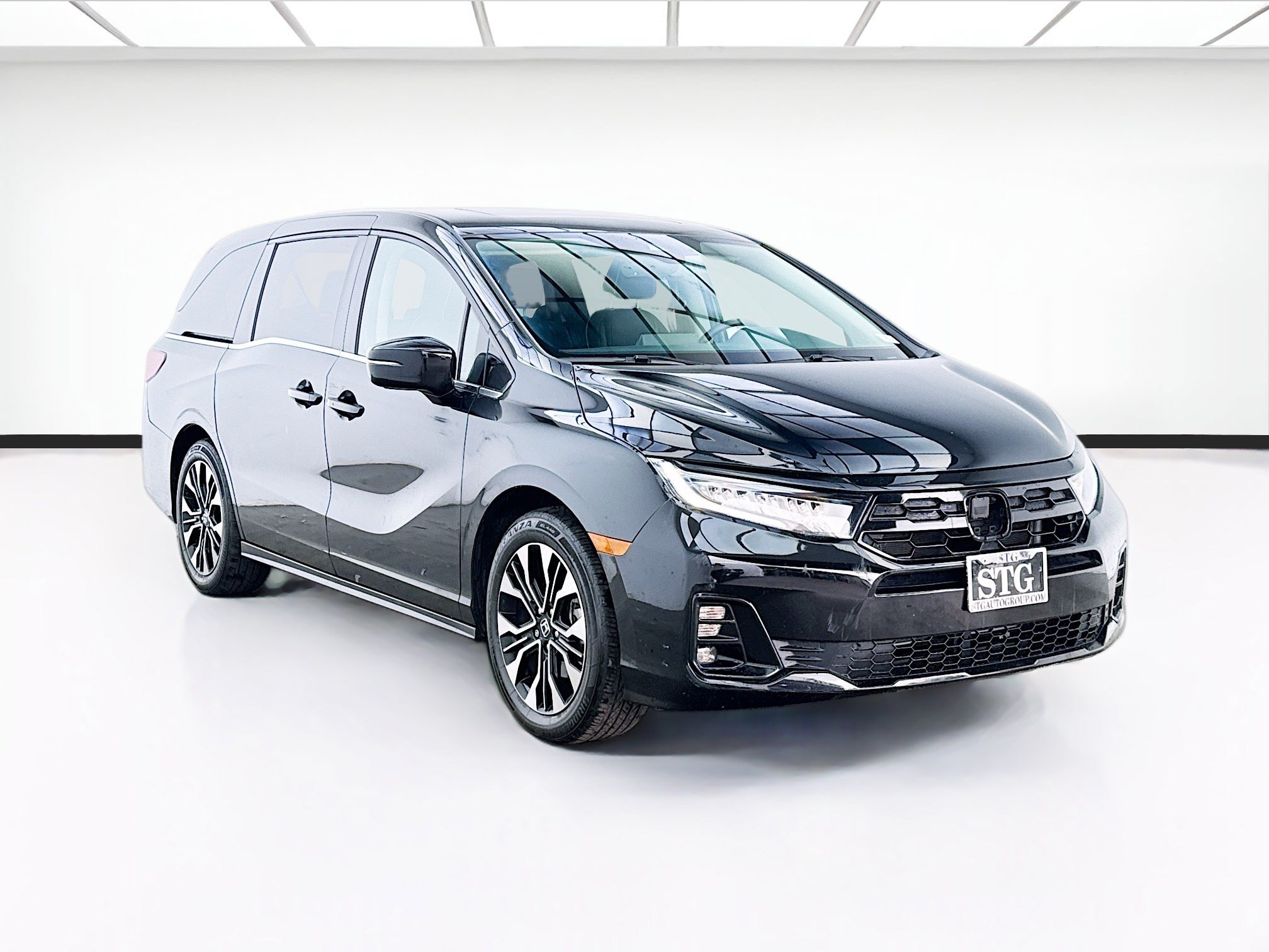 Used 2025 Honda Odyssey Elite image 3