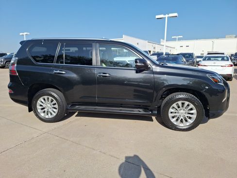 Used 2022 Lexus GX 460 Premium w/ Premium Package AWD/4WD image 7