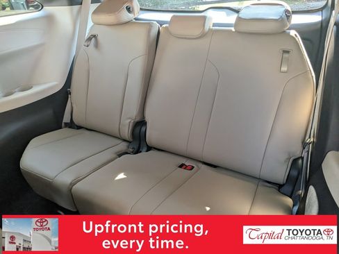 Used 2021 Toyota Sienna XLE FWD image 12
