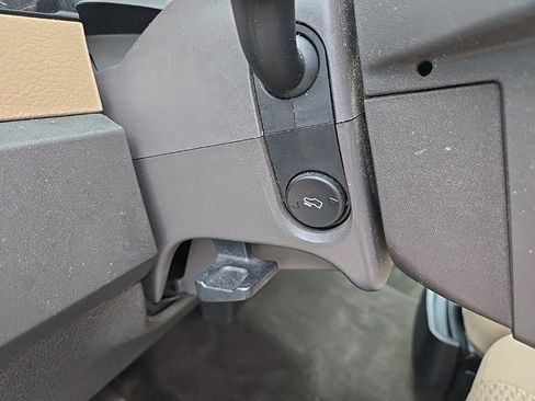 Used 2011 Ford F150 XLT w/ XLT Convenience Pkg image 26