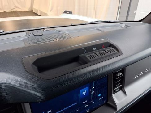 Used 2022 Ford Bronco Outer Banks image 11