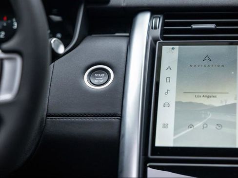 New 2025 Land Rover Discovery S image 31