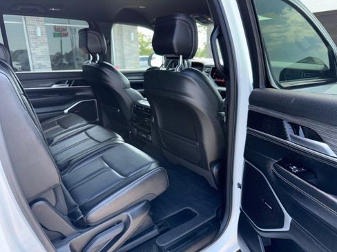 Used 2024 Jeep Wagoneer Series II w/ Flexible Seating Group image 16