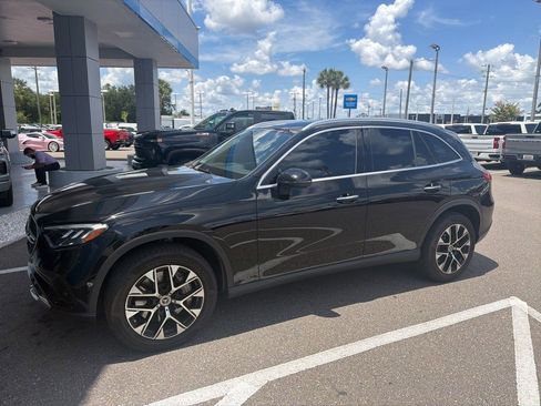Used 2025 Mercedes-Benz GLC 350e 4MATIC image 2