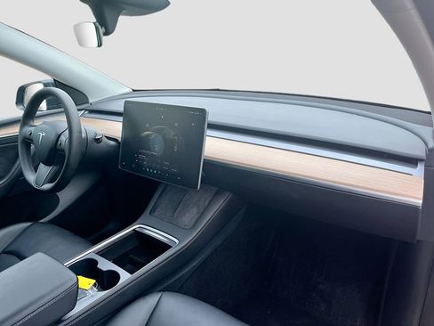 Used 2023 Tesla Model Y Long Range image 28