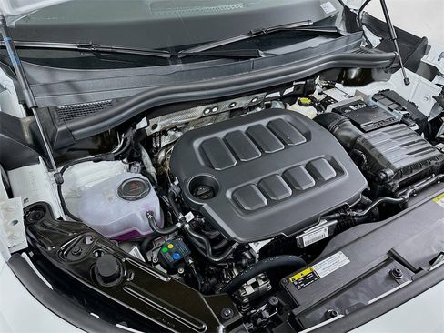 Used 2025 Volkswagen Tiguan SE image 25