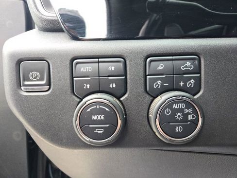 Used 2022 Chevrolet Silverado 1500 LTZ AWD/4WD image 22
