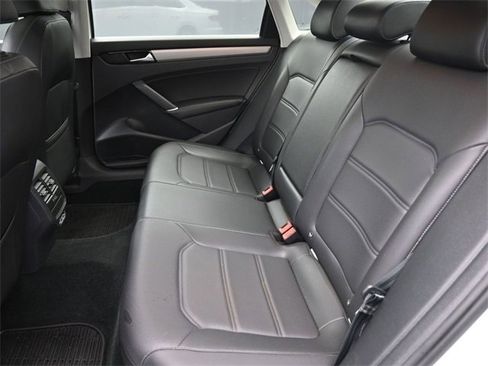 Used 2020 Volkswagen Passat 2.0T SE w/ Sunroof Package image 14