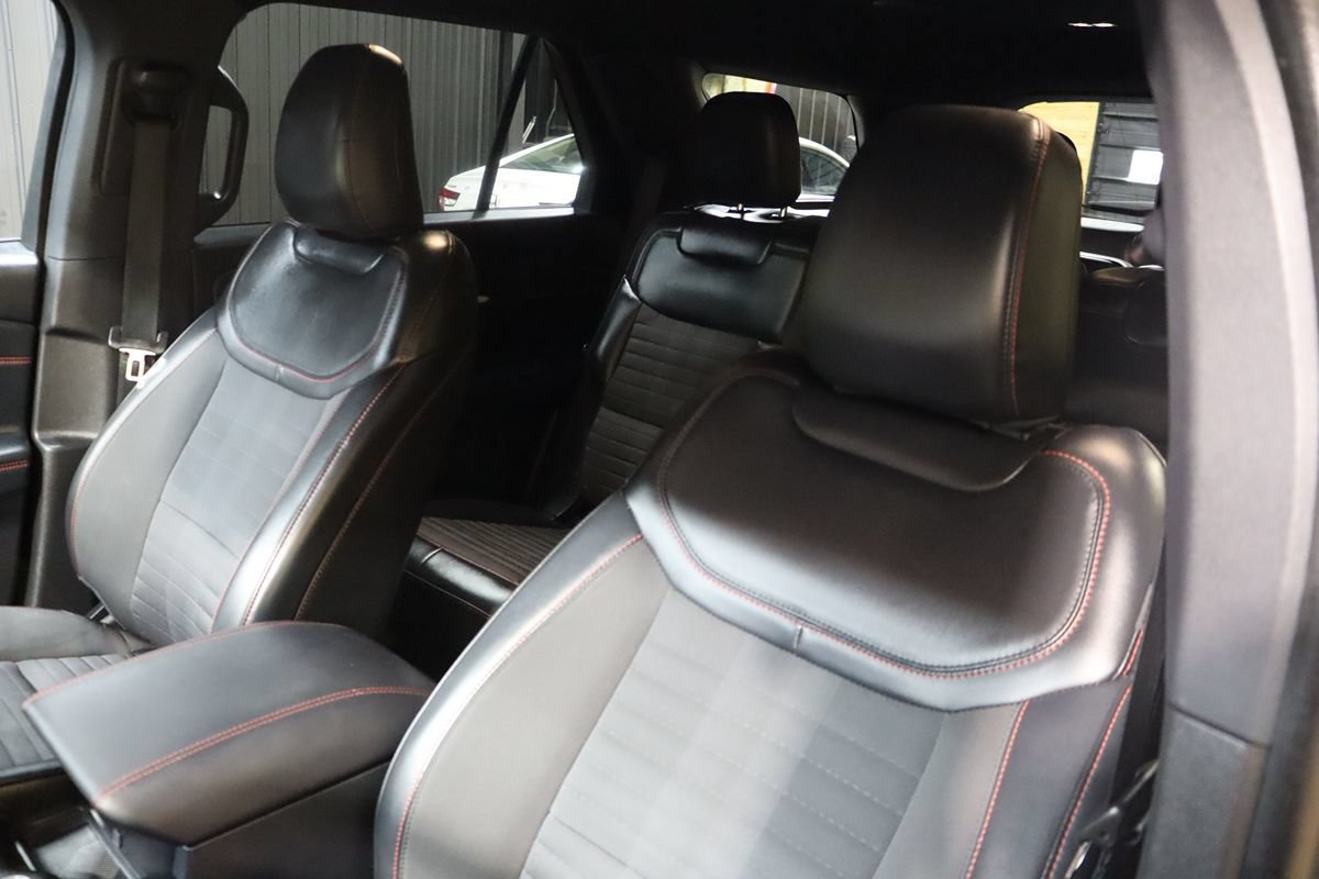 Used 2025 Ford Explorer ST-Line RWD image 33