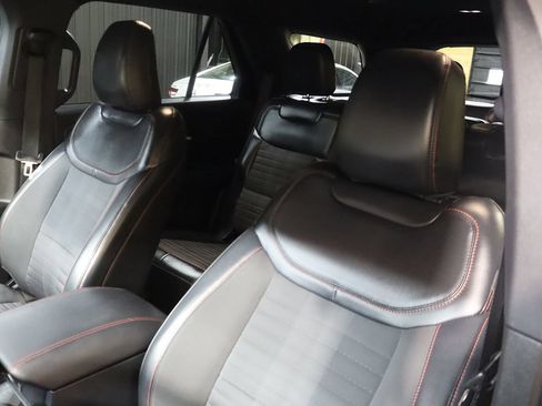 Used 2025 Ford Explorer ST-Line RWD image 33
