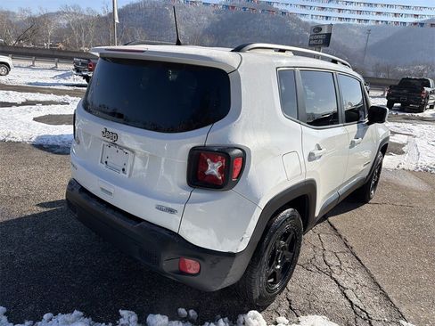 Used 2018 Jeep Renegade Latitude w/ Cold Weather Group image 3