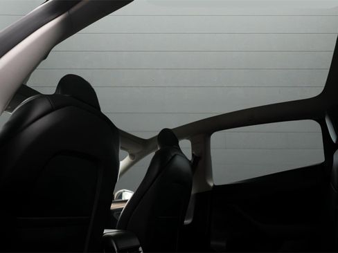 Used 2024 Tesla Model Y 2WD image 42