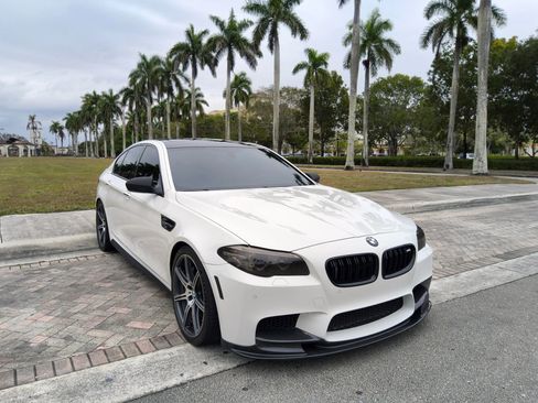 Used 2014 BMW M5 image 1