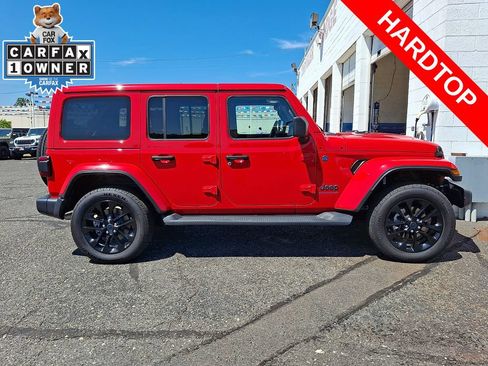 Used 2025 Jeep Wrangler Unlimited Sahara AWD/4WD image 2