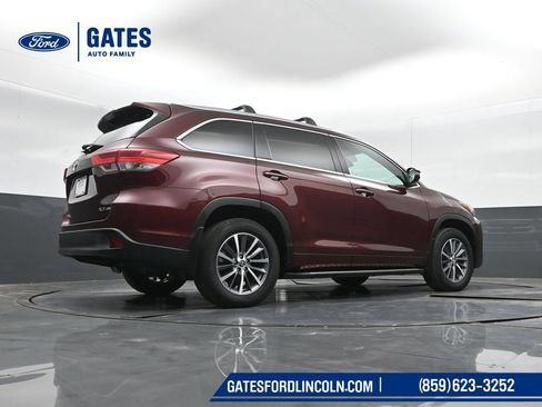 Used 2017 Toyota Highlander XLE AWD/4WD image 43