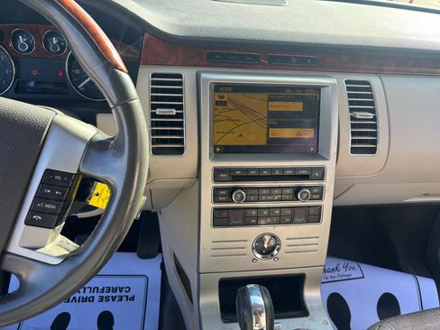 Used 2010 Ford Flex Limited FWD image 19
