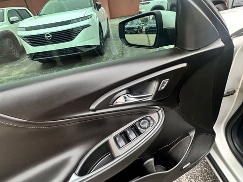 Used 2018 Chevrolet Malibu LT w/ Leather Package image 19