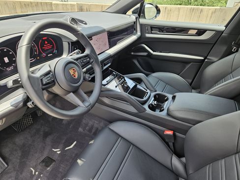Certified 2026 Porsche Cayenne Coupe AWD/4WD image 4