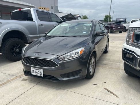 Used 2017 Ford Focus SE image 1