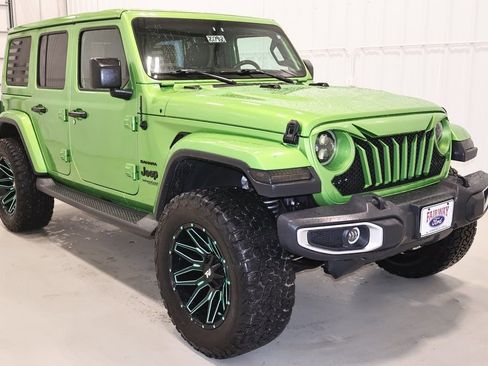 Used 2019 Jeep Wrangler Unlimited Sahara w/ Uconnect 4C Nav & Sound Group image 4