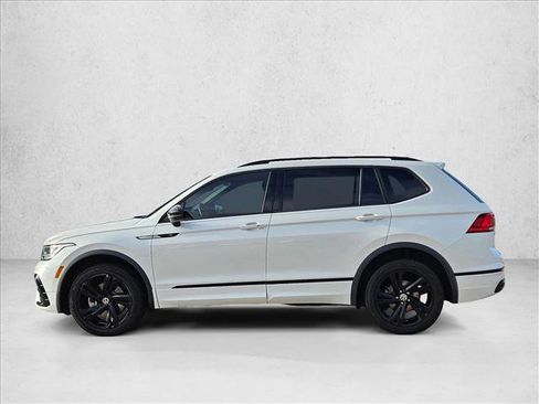 Used 2023 Volkswagen Tiguan SE R-Line image 9