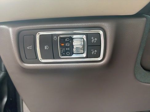 Used 2023 Lincoln Aviator Reserve w/ Equipment Group 201A image 8