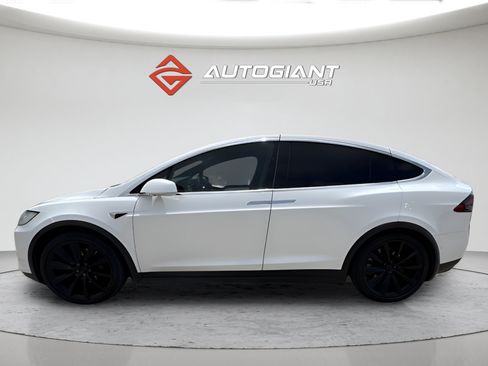 Used 2018 Tesla Model X 75D AWD/4WD image 3