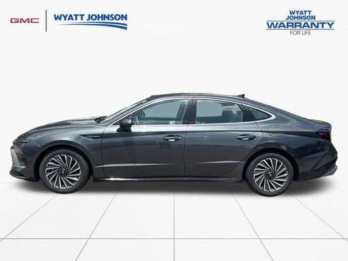 Used 2025 Hyundai Sonata SEL FWD image 2