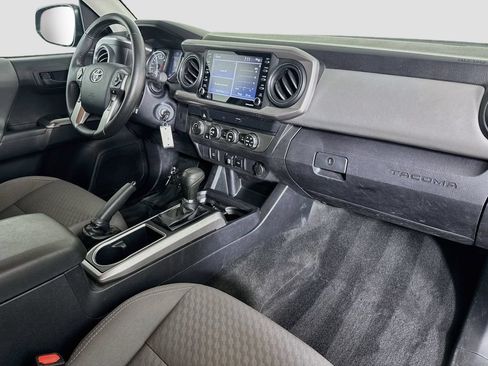 Used 2020 Toyota Tacoma SR5 AWD/4WD image 30