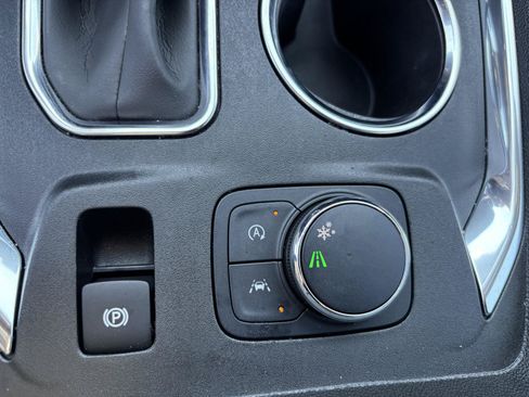 Used 2023 Chevrolet Traverse LT FWD image 29