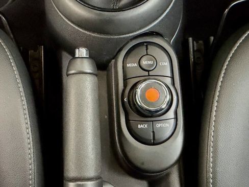 Used 2022 MINI Cooper 2-Door Hardtop w/ Premium Package image 50