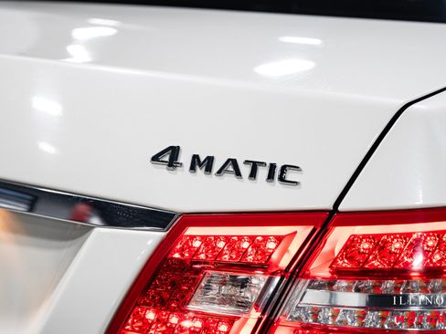 Used 2011 Mercedes-Benz E 550 4MATIC Sedan image 13