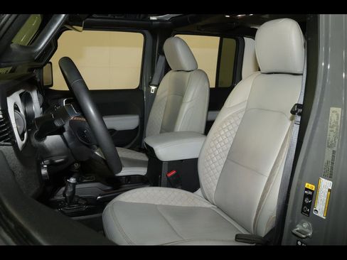 Used 2023 Jeep Gladiator Overland AWD/4WD image 20