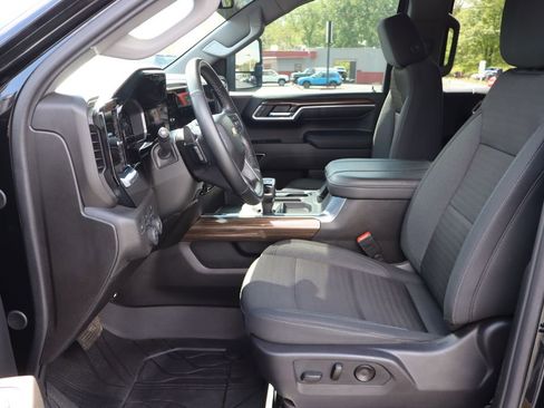 Used 2024 Chevrolet Silverado 1500 LT w/ Convenience Package II AWD/4WD image 4