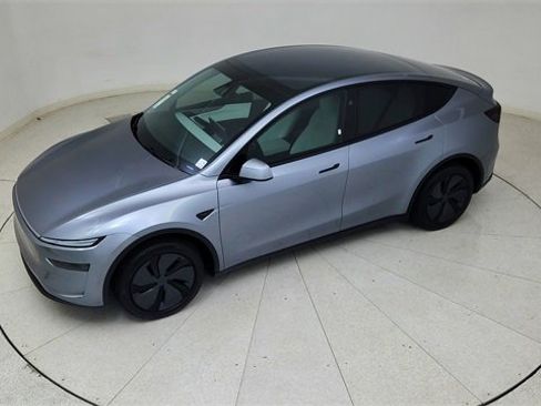 Used 2026 Tesla Model Y 2WD image 75
