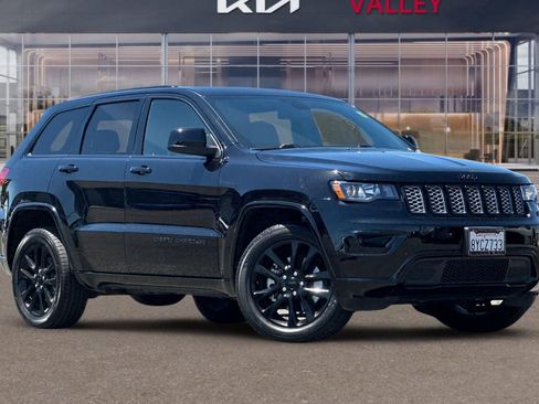 Used 2021 Jeep Grand Cherokee Laredo X AWD/4WD image 2