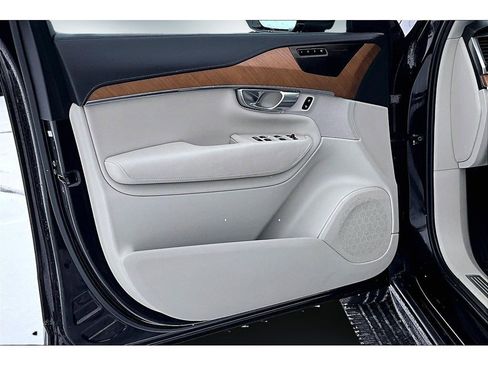 Used 2020 Volvo XC90 T6 Inscription image 17