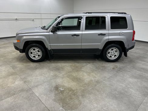 Used 2016 Jeep Patriot Sport image 8