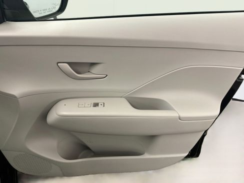Used 2025 Hyundai Kona SEL AWD/4WD image 32