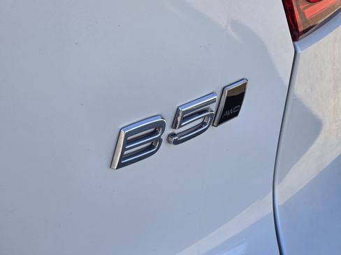 Used 2024 Volvo XC40 B5 Core image 20