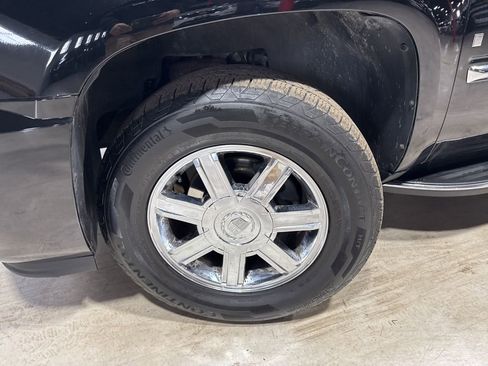 Used 2007 Cadillac Escalade AWD w/ Information Package image 2